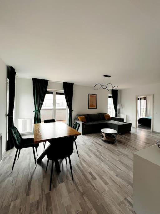 Skylark - Singapore Penthouse With Jacuzzi & Panoramic View ブラショフ エクステリア 写真